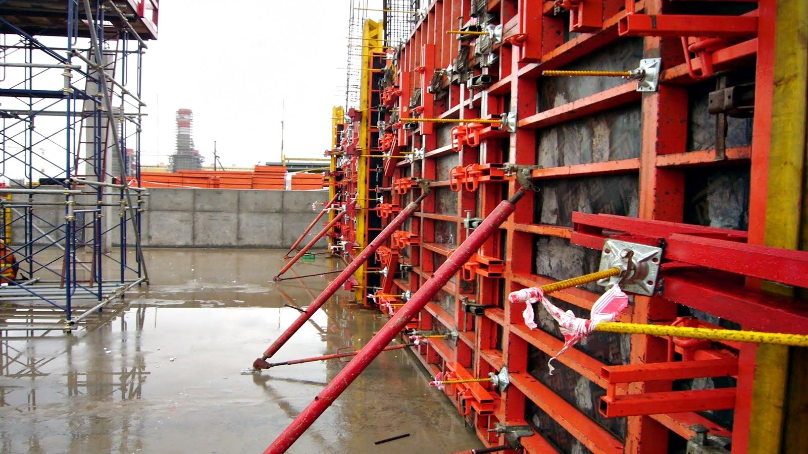 The thick wall sections and columns could be economically constructed with the TRIO panel formwork.