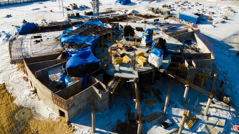 PERI принимала участие в строительстве центрального объекта площади – культурного центра с трибуной, а также Археологического музея. 