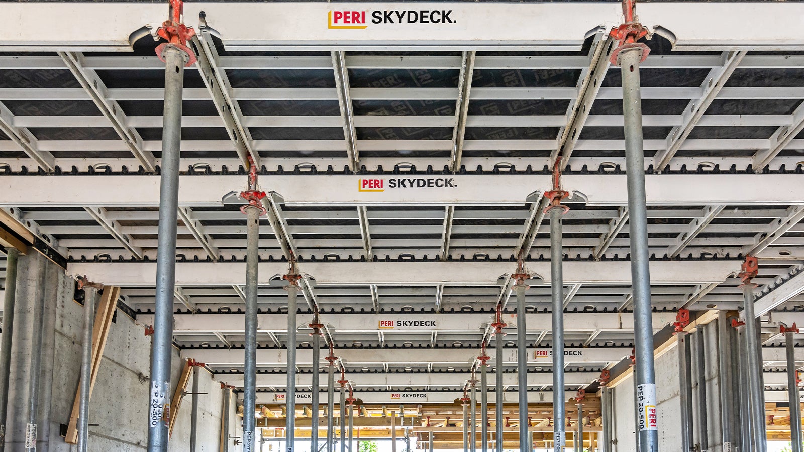 Kada je na projektu potrebno izraditi preko 100 međuspratnih konstrukcija, SKYDECK sistem se nameće kao najefikasnije rešenje.