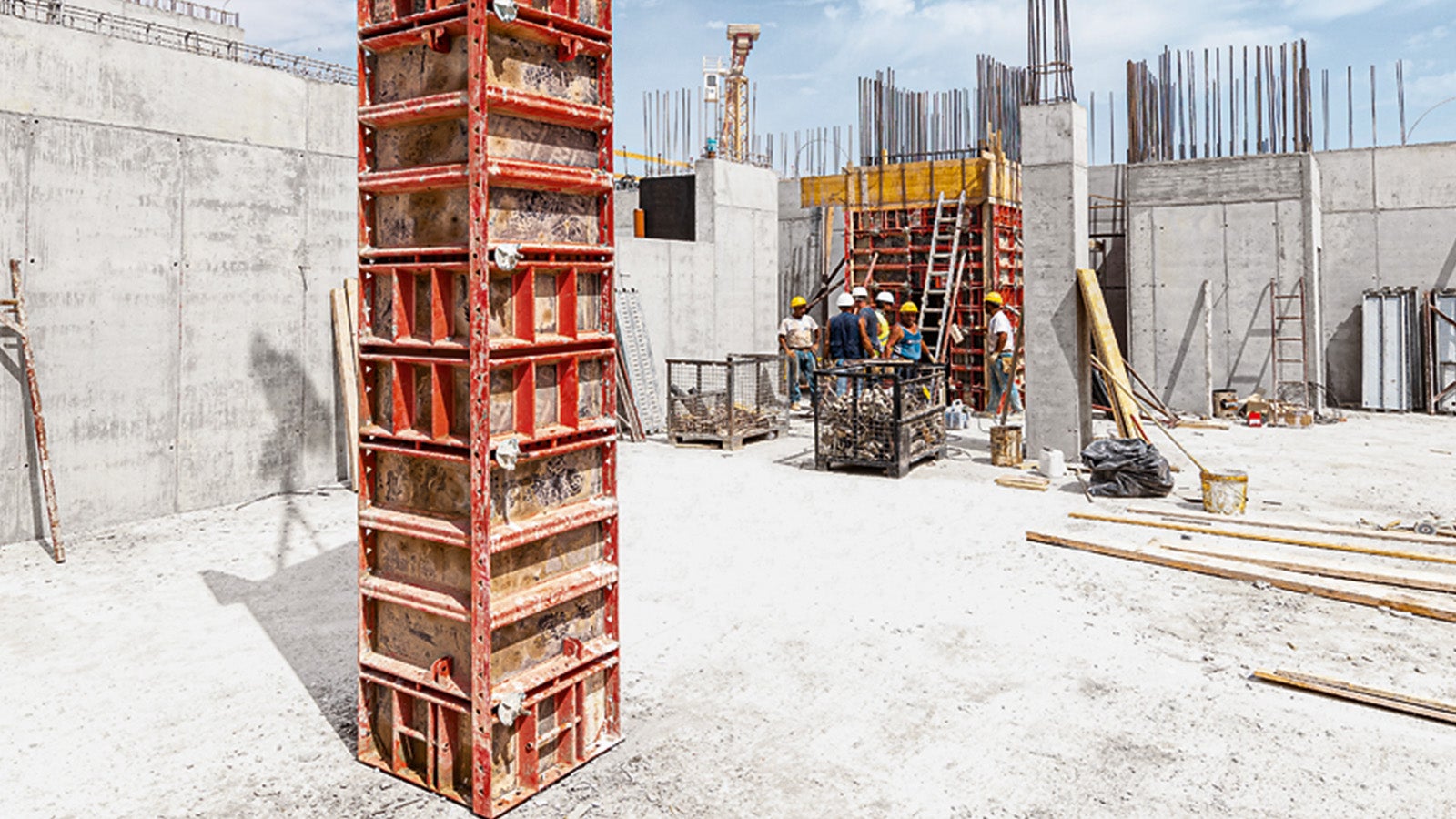 作为墙模使用最大允许混凝土压力为 60 kN/m² ，作为柱模使用最大允许混凝土压力为 75 kN/m² ，减少了混凝土作业过程中的出错几率，提高了施工速度。<br/>