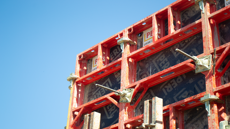 The new lighweight LEVO wall formwork.