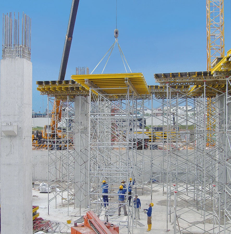 PD 8 kaldırma kancaları kullanılarak masa sistemleri vinç yardımıyla taşınabilir. 