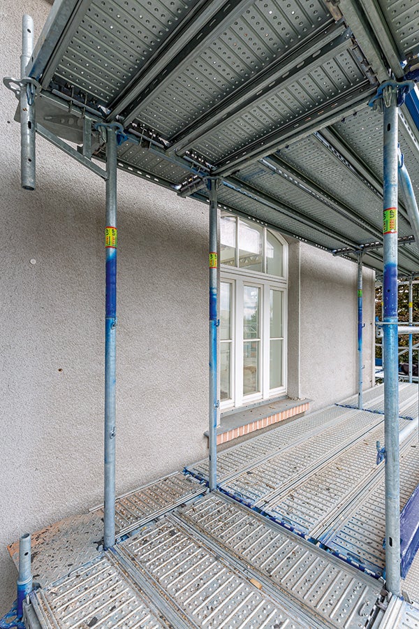 Mit PERI UP Easy kann nahezu ohne Kupplungen montiert werden, somit ein Zeitvorteil für die Gerüstmontage und ein Sicherheitsvorteil bei der Gerüstnutzung, da ohne Stolperkanten.