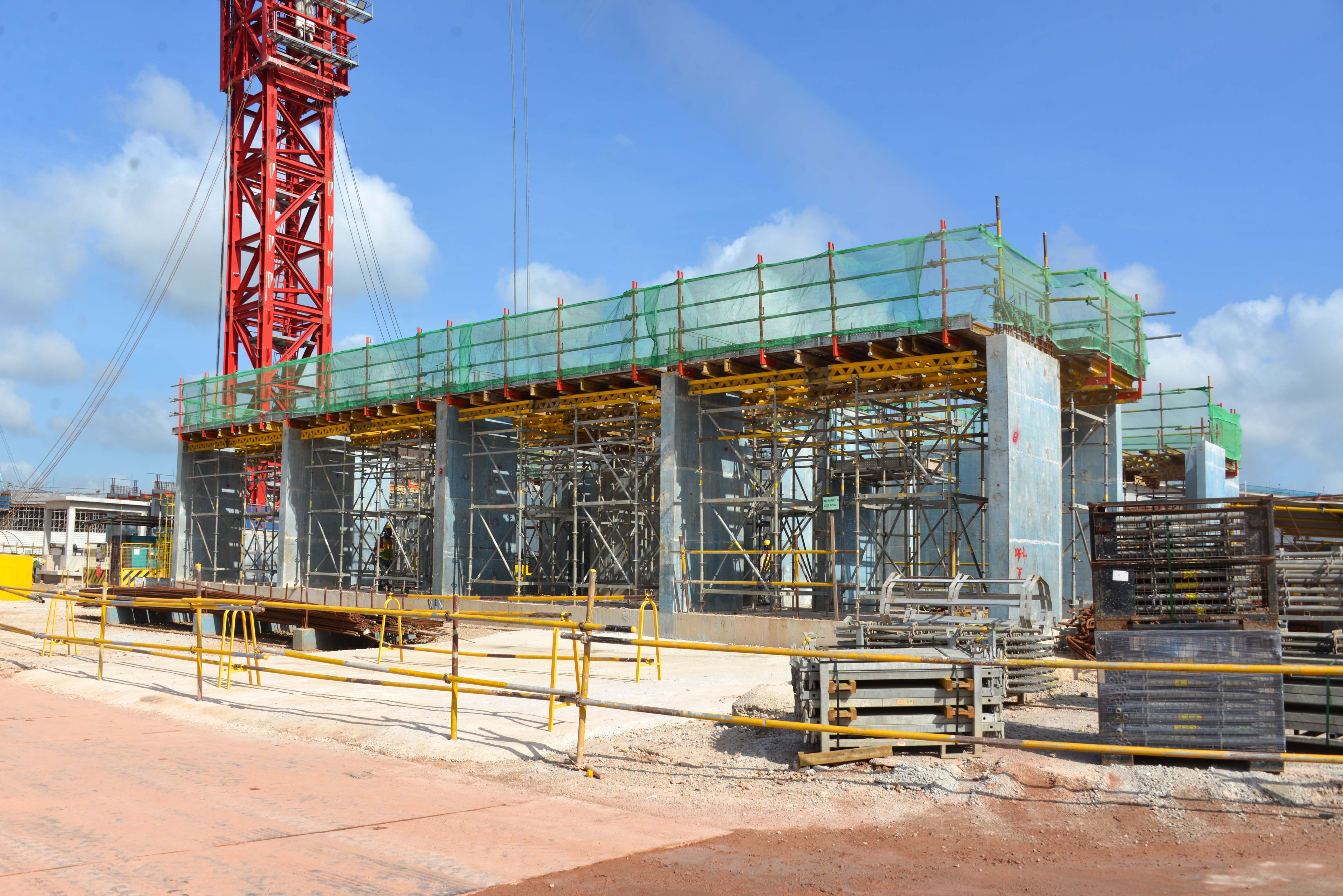 1st storey casted walls with PERI UP Shoring 