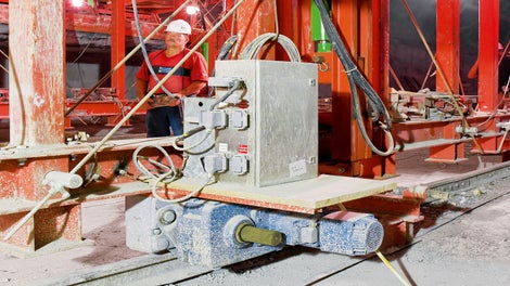 The electric drive unit provided a fast and easy to operate forward movement of the tunnel formwork carriage.