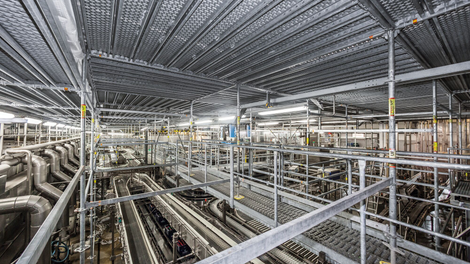 Даже самые сложные конструктивные решения разрабатываются из стандартных элементов системы. При этом встроенная система безопасности снижает риск несчастных случаев на объекте.