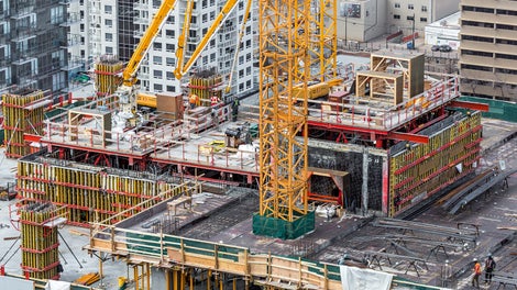 The ACS Core 400 self-climbs to the next level, with concrete placing boom integrated on the top. 