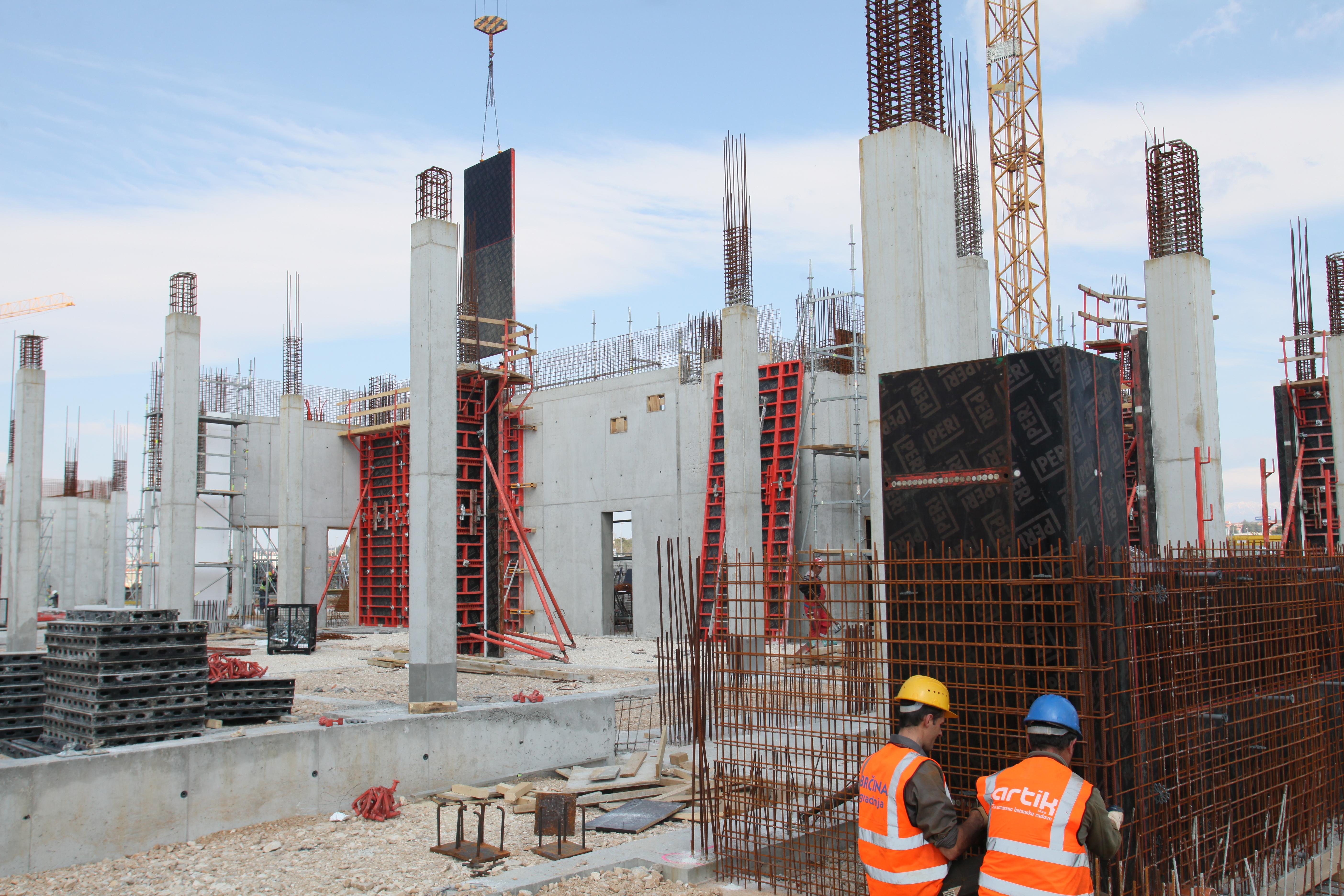 Kvadratni stupovi izvedeni TRIO elementima stupa