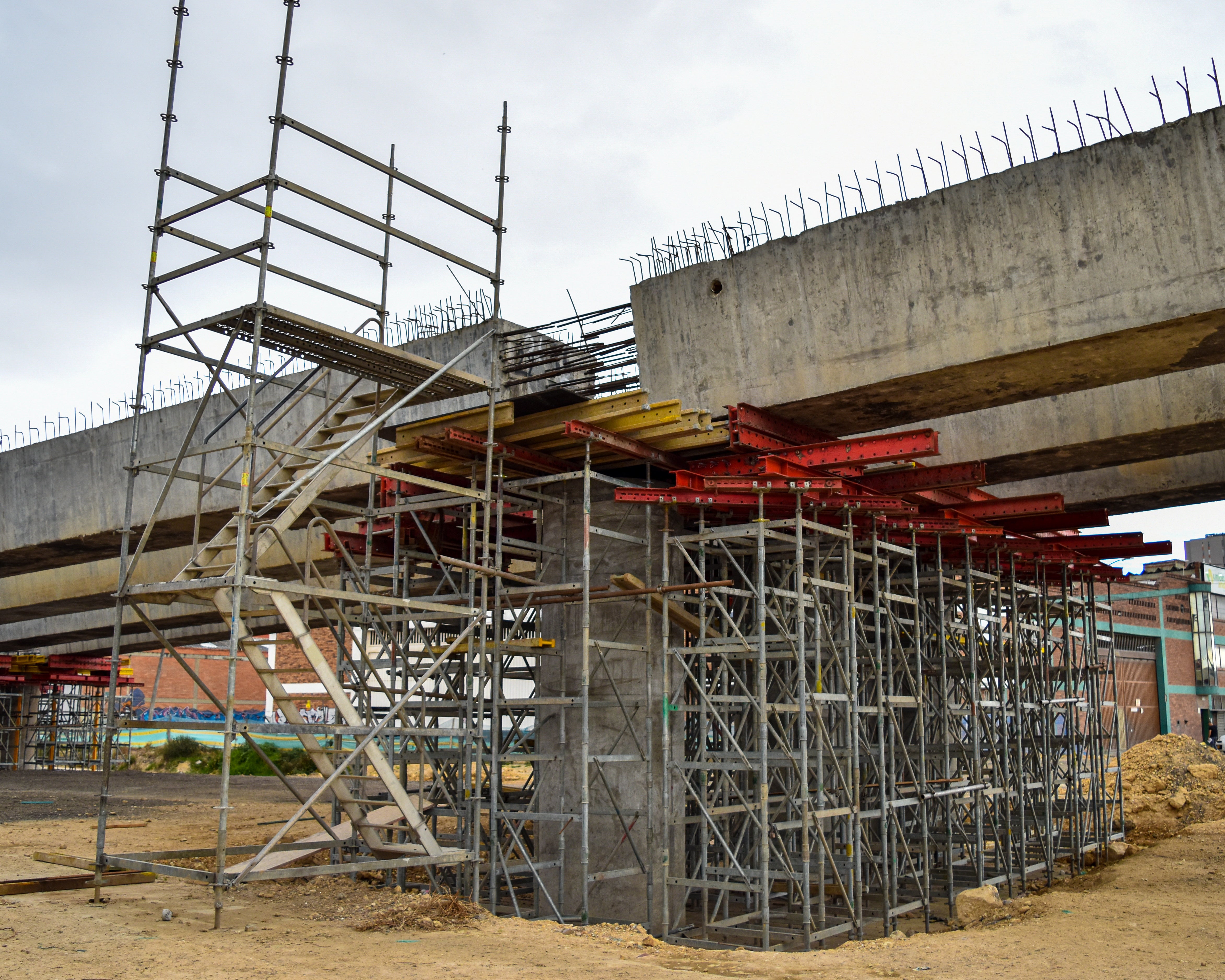 Sistema de escaleras de acceso PERI UP Flex.