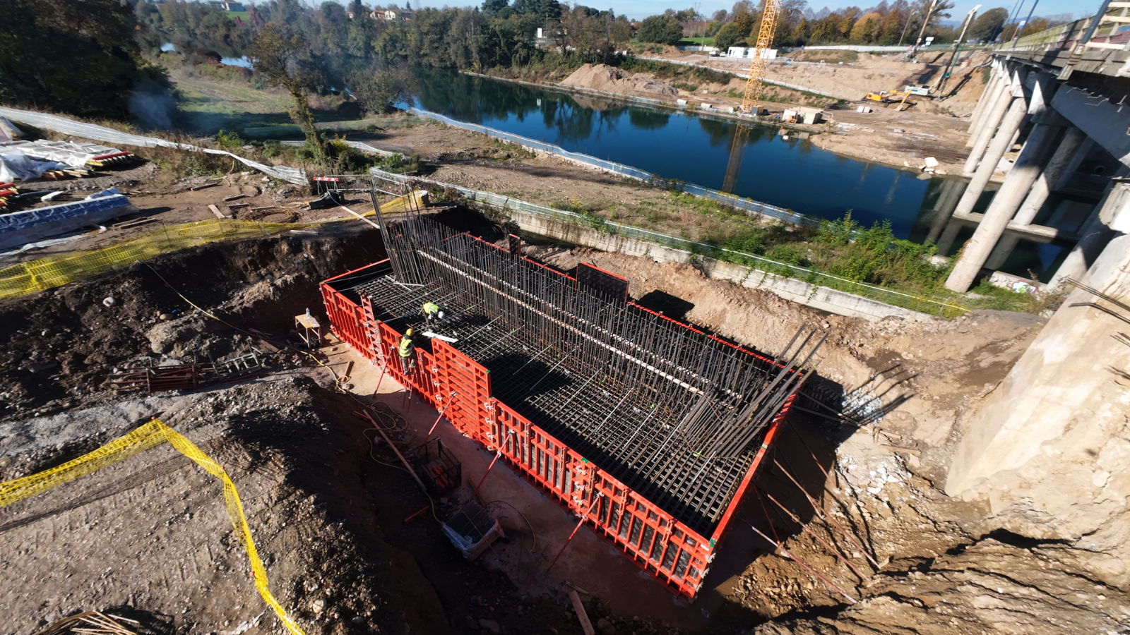 Immagine della casseratura PERI per la costruzione delle fondazioni delle pile