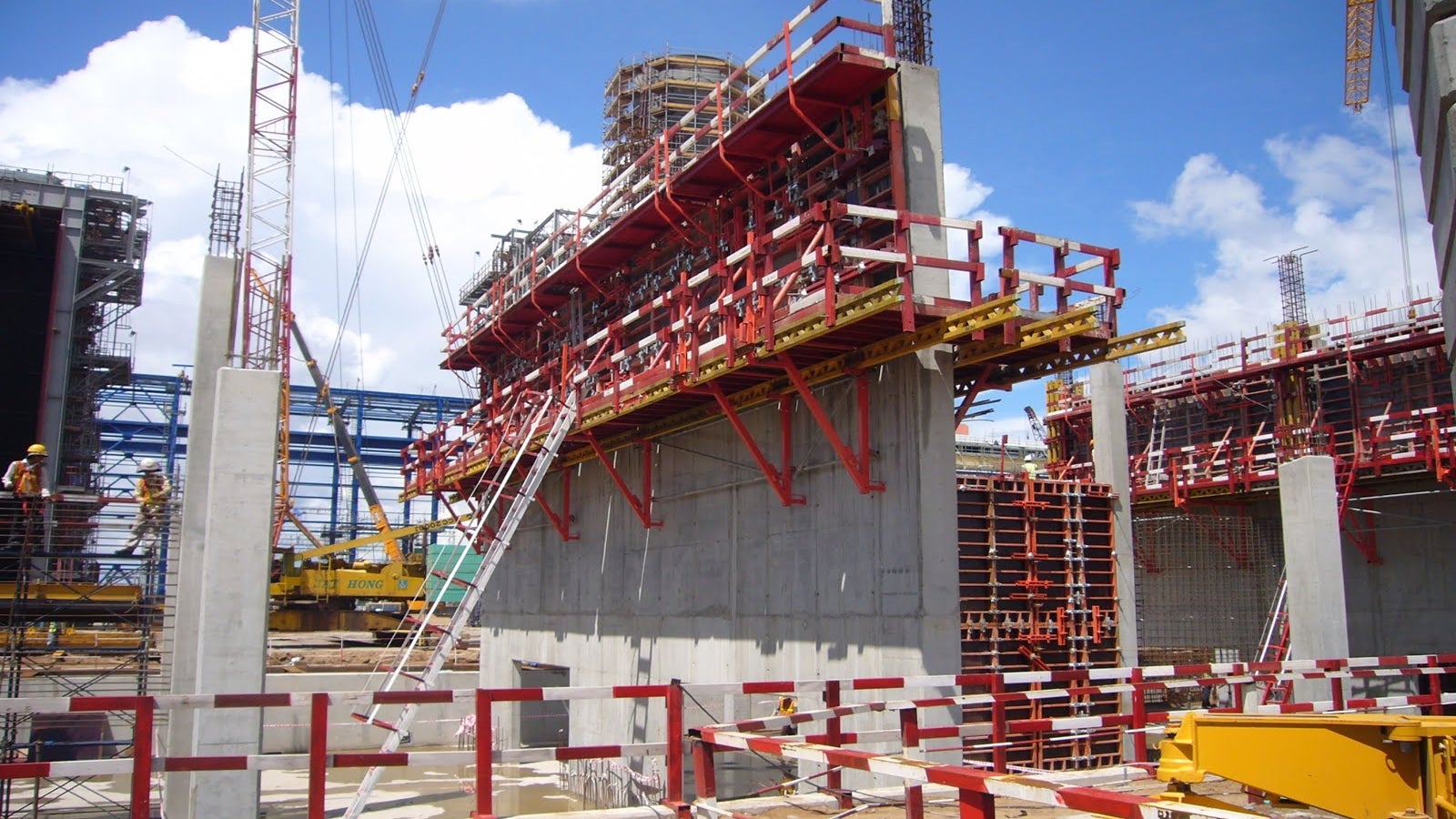 The project had different construction element shapes with thick and straight walls 