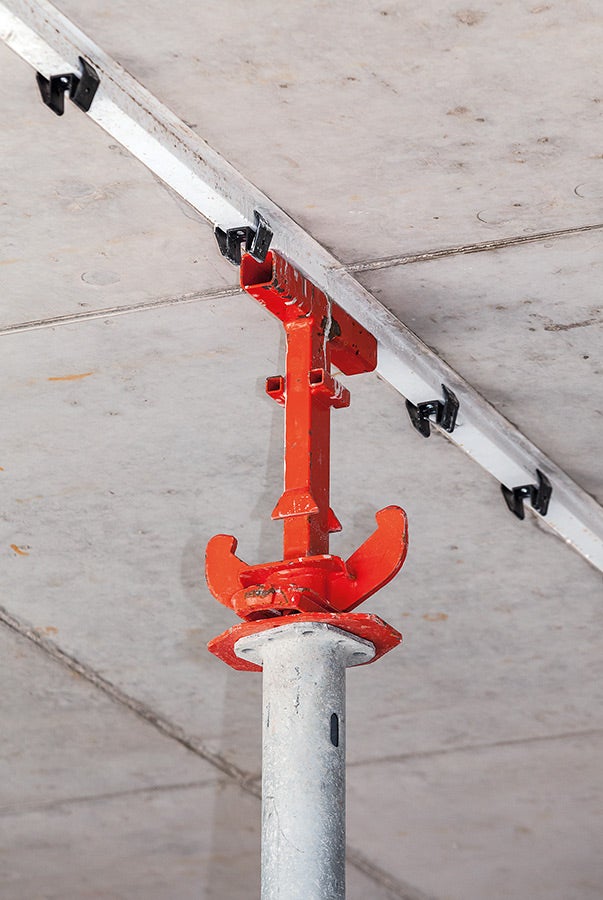 Mit dem SKYDECK Fallkopf kann bereits nach einem Tag ausgeschalt werden (je nach Deckenstärke und Betonfestigkeit).