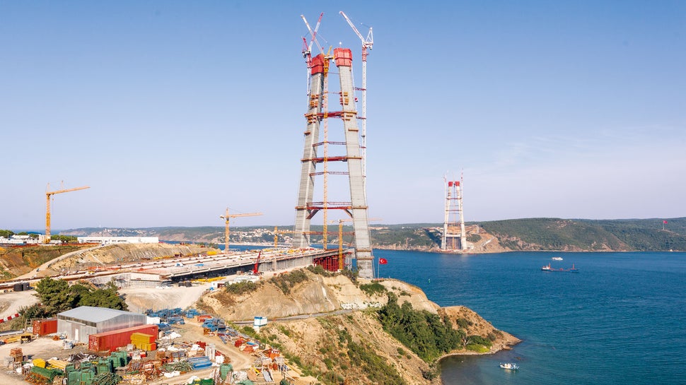 Il terzo ponte sul Bosforo, completato nel 2015, è caratterizzato da piloni più alti del mondo realizzati con ACS