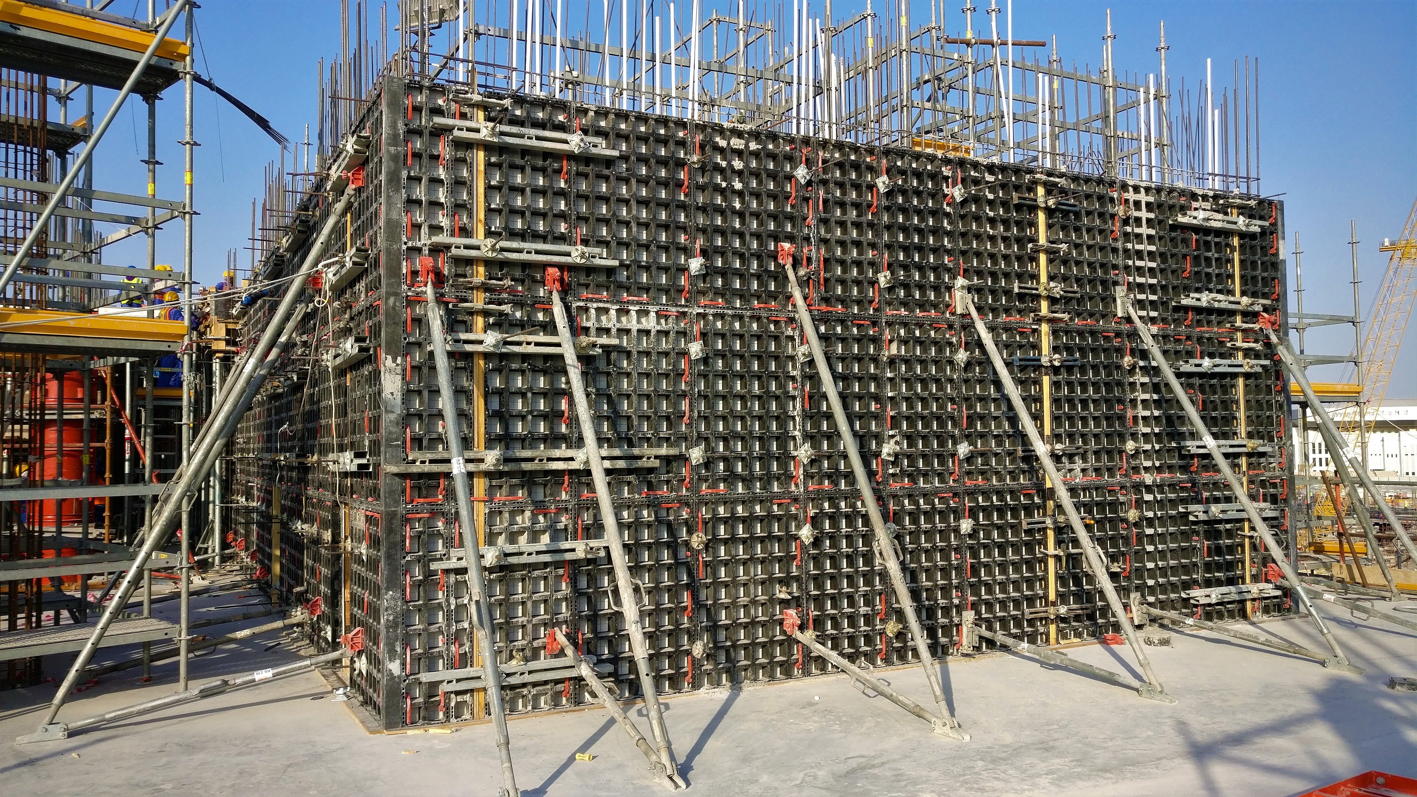 Used on the stadium core-walls, the light-weight polymer DUO system can also be used for foundations, columns as well as for slabs and beams. The system is characterized by the extremely simple handling and the minimum number of different system components. Almost all operations with DUO can be carried out without tools while the working steps are very easy to understand. Even those less experienced users of system formwork can work quickly and efficiently with DUO. 