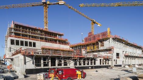 PERI unterstützte die Bauausführung mit der termingerechten Bereitstellung großer Materialmengen und der Vorfertigung der Sichtschalung.<br/>(Foto: PERI Deutschland)<br/>