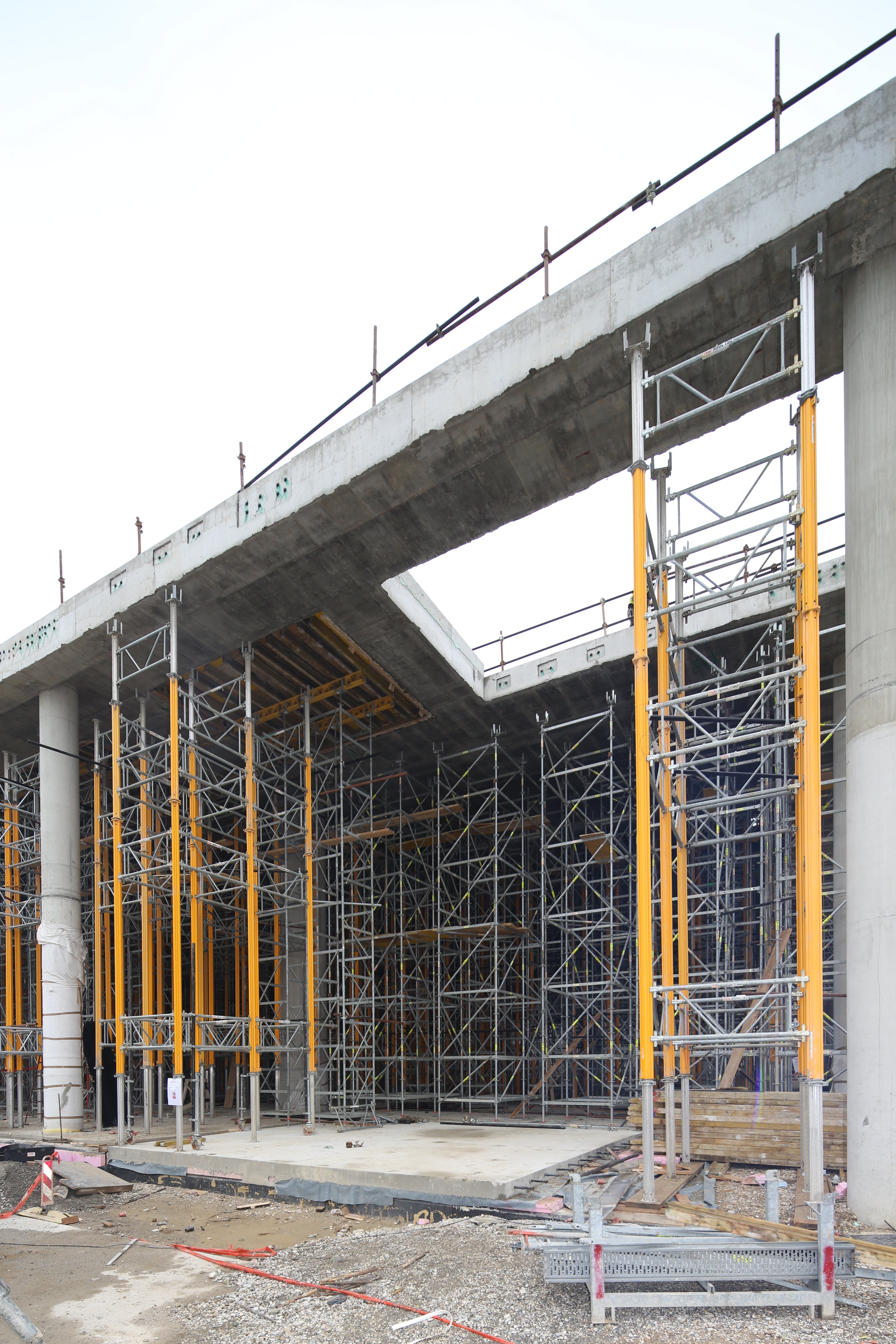 Upravna zgrada i terminali - Kamgrad d.o.o.