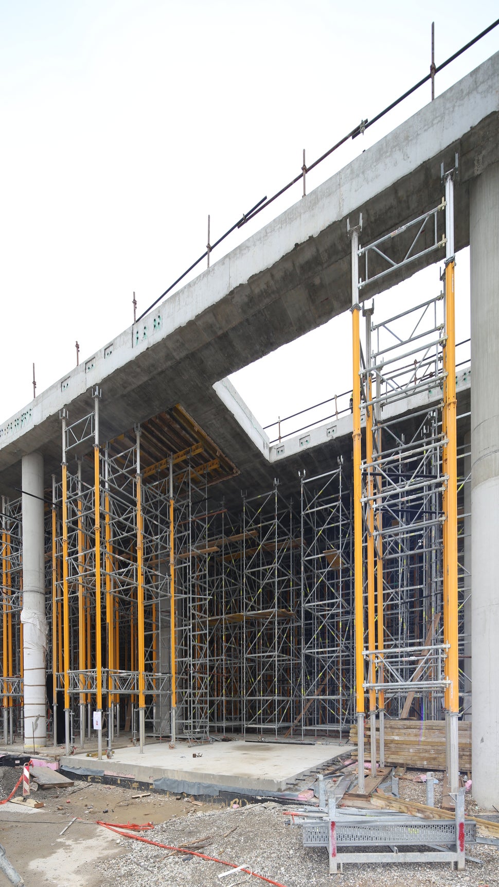 Upravna zgrada i terminali - Kamgrad d.o.o.