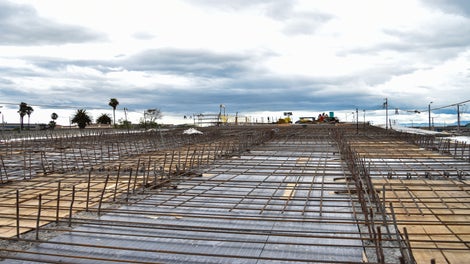 Sistema de encofrado de losas MULTIFLEX para los vanos de tablero entre vigas.