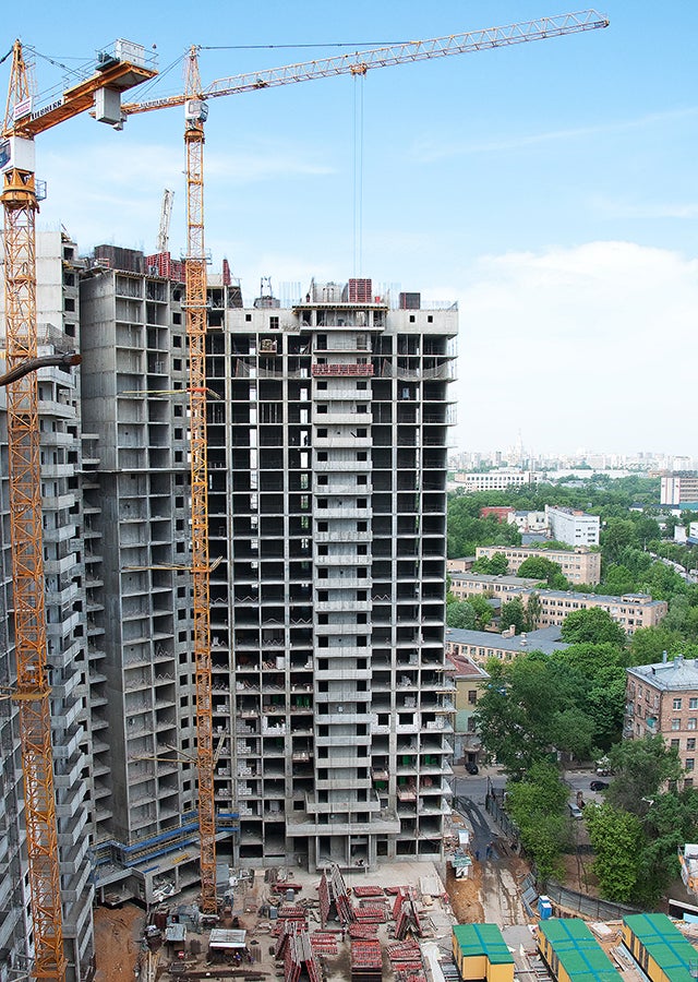 При возведении типовых этажей здания использовалась стеновая опалубки TRIO и опалубка перекрытий MULTIFLEX.