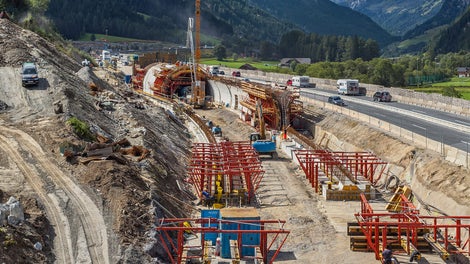 PERI Tunelový bednící vozík pro metodu výstavby tunelu hloubením.