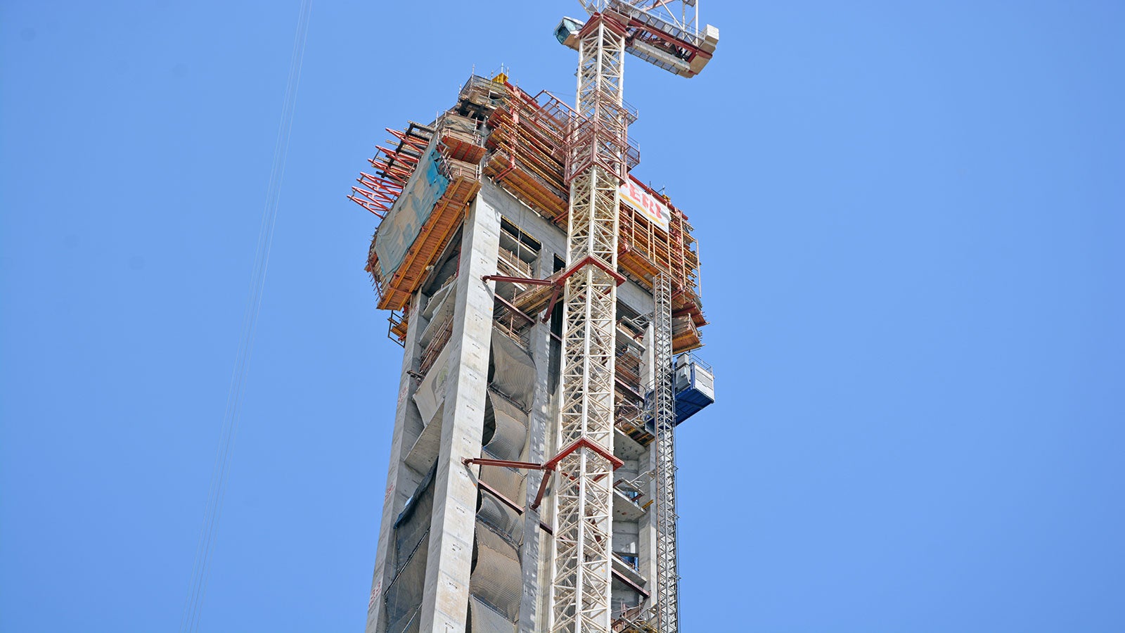 The ACS system allowed for different climbing patterns for platforms - both independently and simultaneously. This approach ensured easier jumping to the next floor. As a result, ARP managed to cast 2 floor levels in just five days.