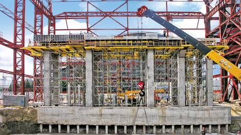 Для расчета и расстановки несущих лесов PERI UP для бетонирования ригелей высотой сечения до 1,80 м применялась статическая программа Rosett Processor.