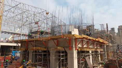 Construcción utilizando varios sistemas PERI: Multiflex, Andamios PERI U Flex