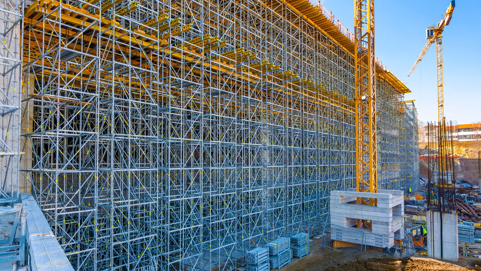 PERI UP Flex tornjevi za podupiranje su tipski atestirani za visinu do 21,89 m, što je za ovaj projekat bilo od značaja, budući da je na određenim segmentima visina podupiranja bila 20 m.