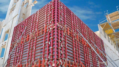 MAXIMO-järjestelmämuotti sidotaan yhdeltä puolelta MX-sidontatekniikan ansiosta.