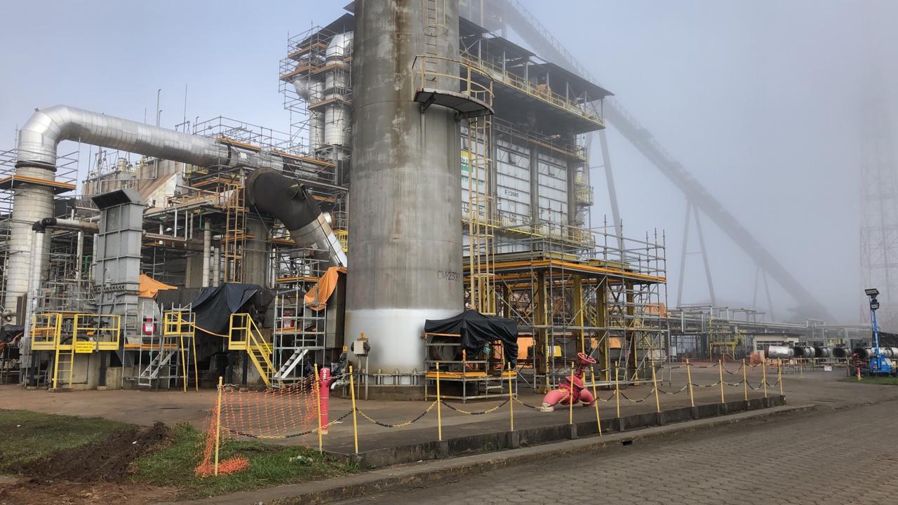 A Unidade de Industrialização do Xisto (SIX) é uma unidade de operações localizada sobre uma das maiores reservas mundiais de xisto.