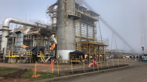 A Unidade de Industrialização do Xisto (SIX) é uma unidade de operações localizada sobre uma das maiores reservas mundiais de xisto.