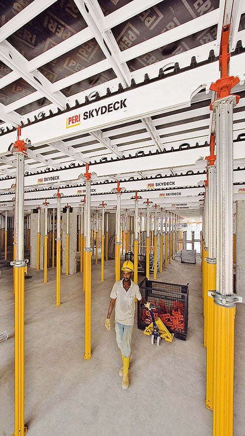 The large prop spacing of 1.50 m x 2.30 m resulted in valuable time-savings and easy lateral transportation of materials.