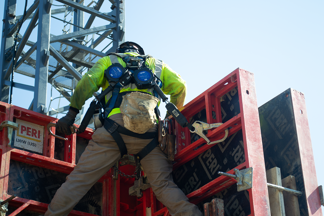 LEVO offers enhanced safety due to its 5000 lbs build in tie-offs which are OSHA compliant.<br/>