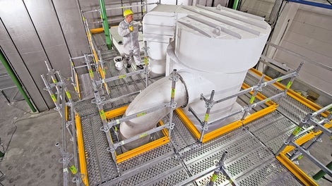 Podlahové zarážky v modulových rozměrech ohraničují plochu podlahy.<br/>