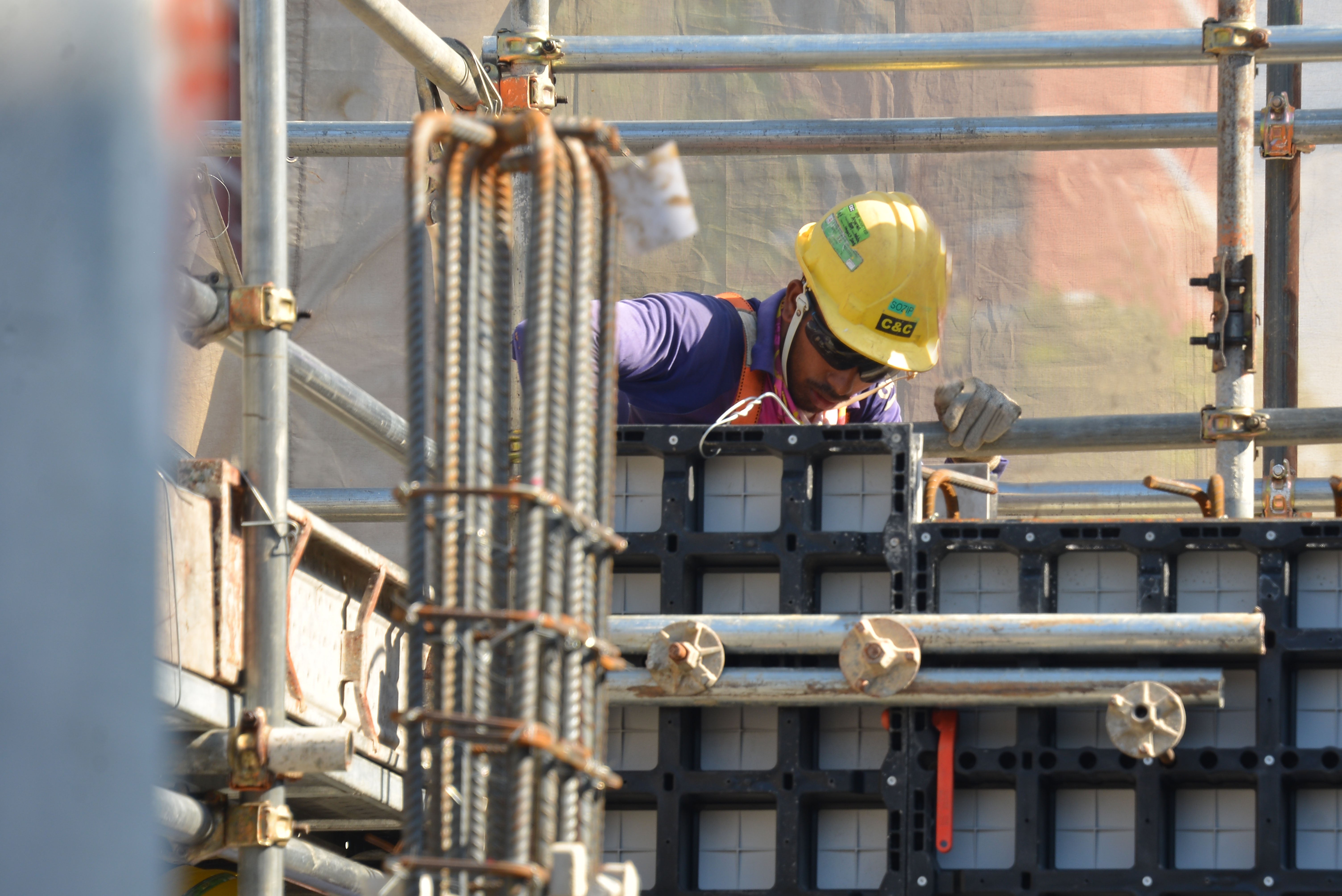 Site crew assembling DUO panels