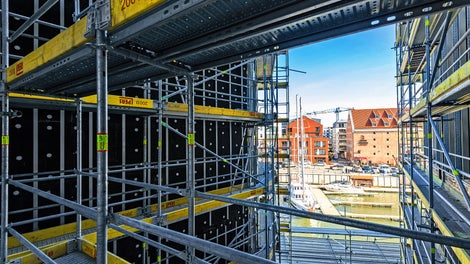 Podesty rusztowania PERI UP Easy posiadają zintegrowane zabezpieczenie przed podnoszeniem. Nie ma konieczności stosowania dodatkowych elementów. Fot. Wojciech Dziedzic