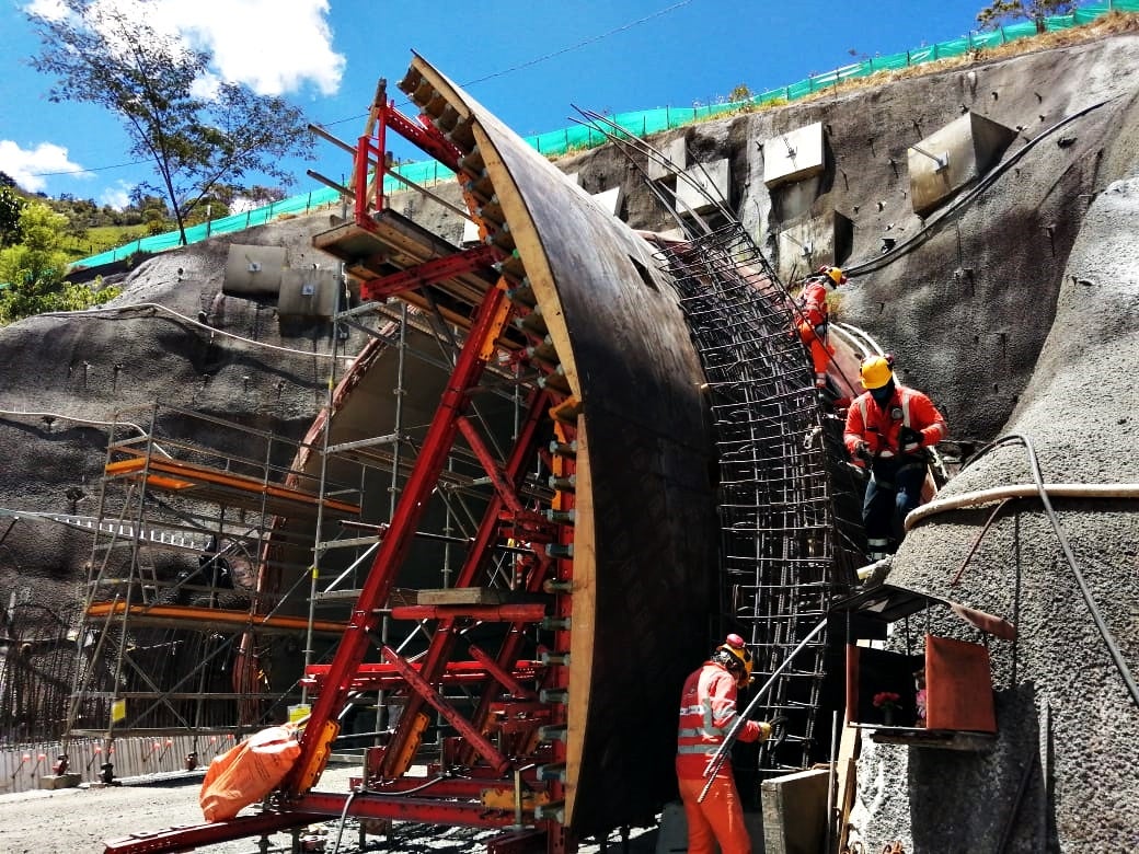 Encofrado para hastiales de túnel VARIOKIT. 