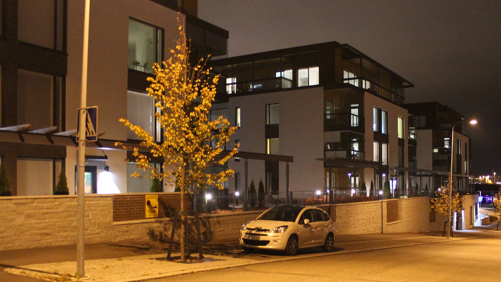 Tätä asuntokohdetta valmisteltaessa ehdottomana lähtökohtana oli olemassa olevan kaupunkikuvan kunnioittaminen.