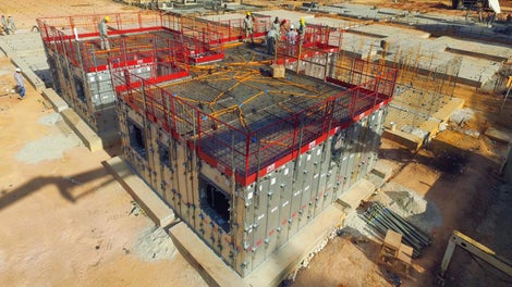 Montagem do sistema de formas UNO para 2 apartamentos mais o Hall, montagem manual sem necessidade de auxilio de gruas, velocidade de montagem para ciclos diários de concretagem.