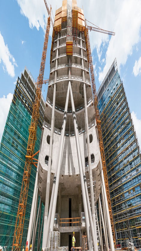 With a height of 220 m, the new office tower of the "Warsaw Spire" building ensemble will be the tallest office building in Warsaw after completion. Two office buildings flank the tower, each 55 m high.