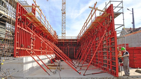 Objektā betonējamo sienu augstums ir no 4.5 līdz 6 metriem. Tika izveidoti 3 TRIO veidņu komplekti, kopējais veidņu apjoms – 800 kv.m. 