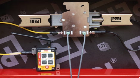 Avec le PERI InSite Construction (ISC), PERI présente une gamme de capteurs qui complète de manière optimale les systèmes de coffrage courants. La technologie des capteurs entre en jeu là où des travailleurs hautement qualifiés et de nombreuses années d&#039;expérience en matière de bétonnage peuvent faire défaut. Elle permet de prendre des décisions éclairées sur le processus de bétonnage. 