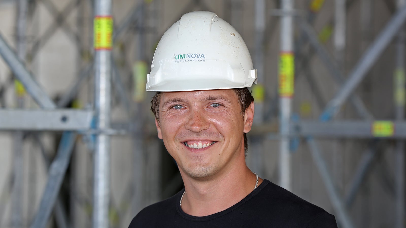 Целью проекта является устройство бетонных конструкций с классом поверхности SB4 (согласно DVB (Немецкой ассоциации бетона), не требующей покраски или отделки. Для нашей компании это первичный опыт работы с данным классом бетонной поверхности, но благодаря опалубке компании PERI и при качественной поддержке ее специалистов, мы справились с поставленной задачей.