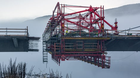 During the planning process, PERI specialists also had to take into consideration the suspension cables with which the segments are suspended on the pylons. At no time during the execution were they allowed to collide with the Balanced Cantilever Equipment.