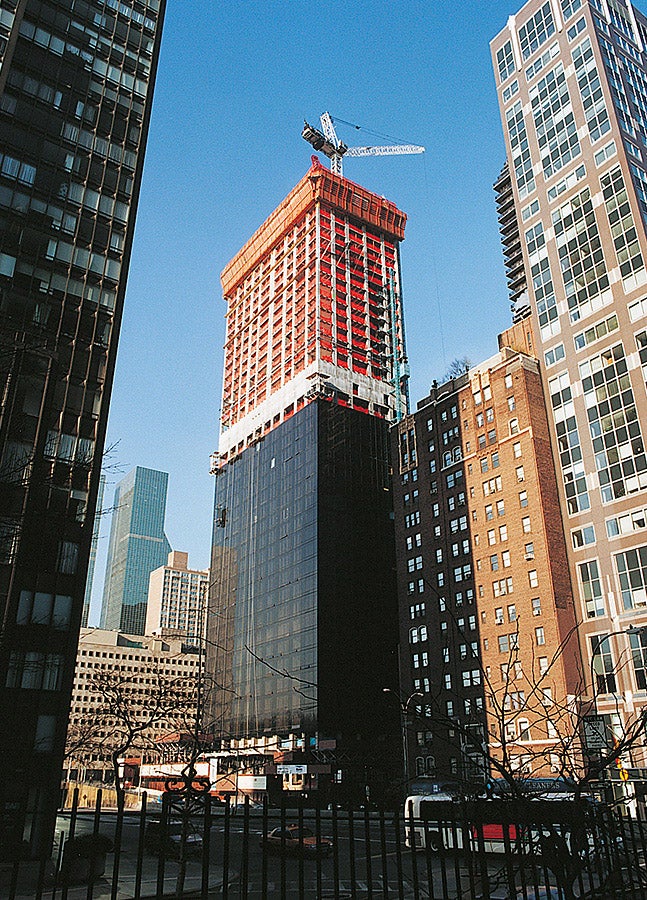 The ACS-R self climbing system was designed for wind speeds of up to 164 km/h.