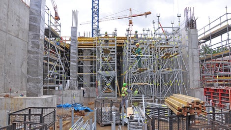 Pārseguma plātnes augstums ir 6,90 m, šeit būtiski bija izstrādāt precīzas un detalizētas veidņu montāžas darbu instrukcijas un aprakstus, kas pilnībā atbilst darba drošības kritērijiem. 