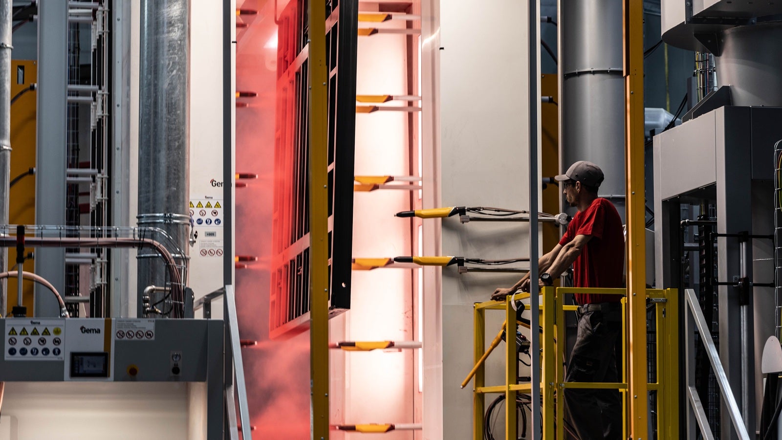 The new surface coating facility is more energy-efficient and is one of the measures helping PERI further improve its sustainability performance.