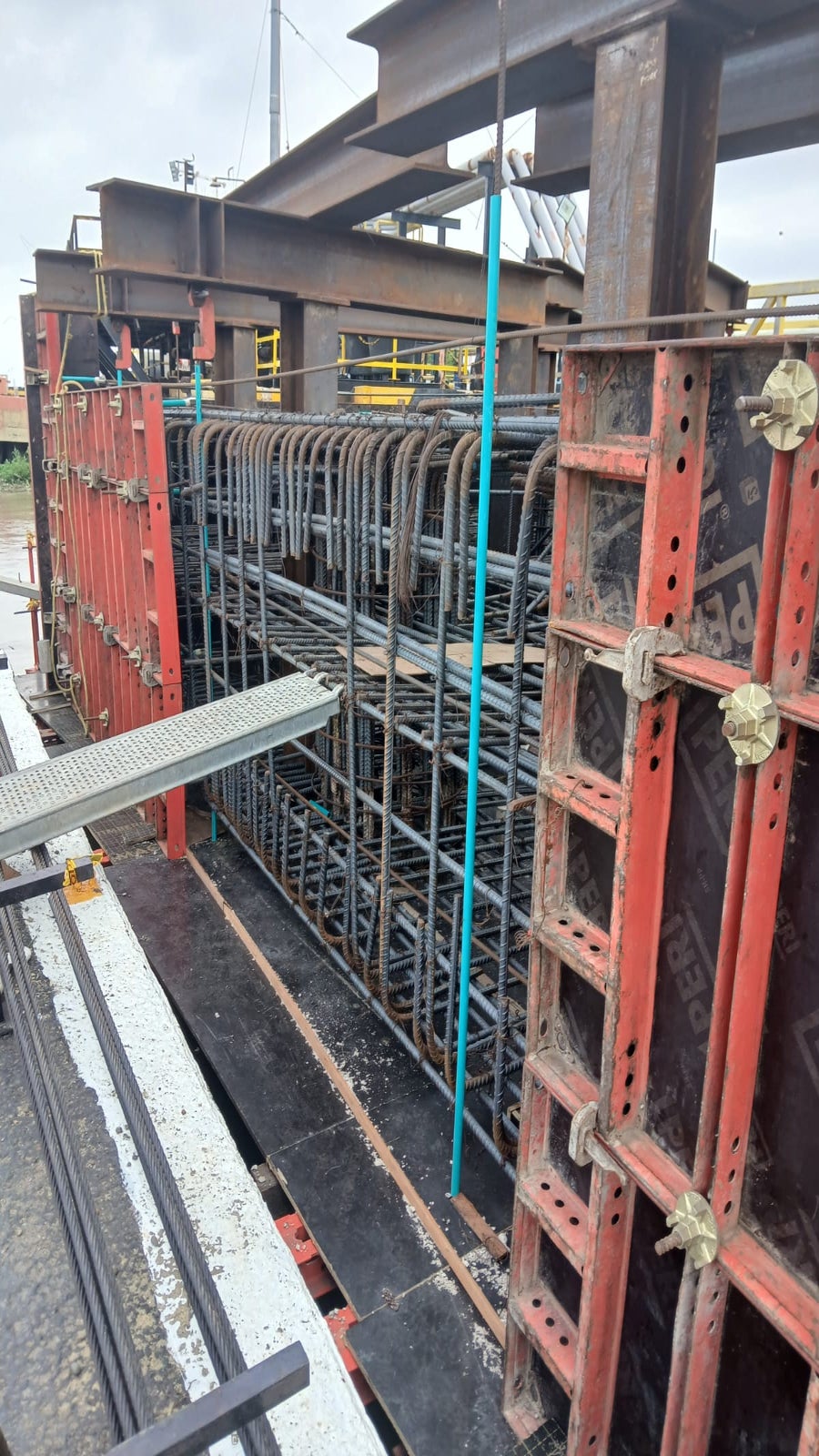 Encofrado lateral para la piña de atraque LIWA