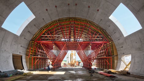 Basierend auf Bauteilen aus dem VARIOKIT Ingenieurbaukasten sind passgenaue Konfigurationen an entsprechende Tunnelgeometrien und Randbedingungen, wie z.B. Durchfahrstsöffungen möglich<br/>