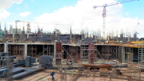 La versatilidad del sistema de encofrado LIWA, permitió su uso en obra en distintas aplicaciones tales como: muros pantalla, columnas y bordes de vigas y losas.